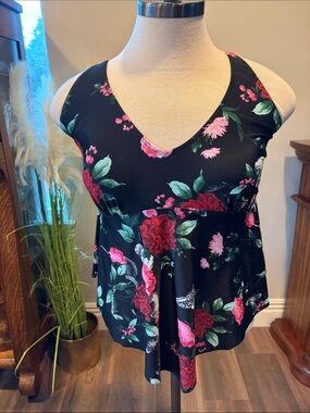 NWOT Torrid Sz 1  Women’s Bathing Suit Top 🌹🦋 💀
